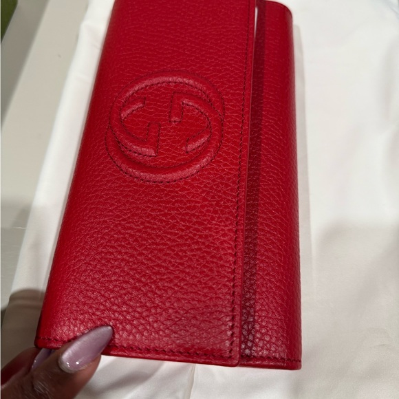 Gucci Red Pebbled Leather Wallet with Embossed Logo - Picture 9 of 12